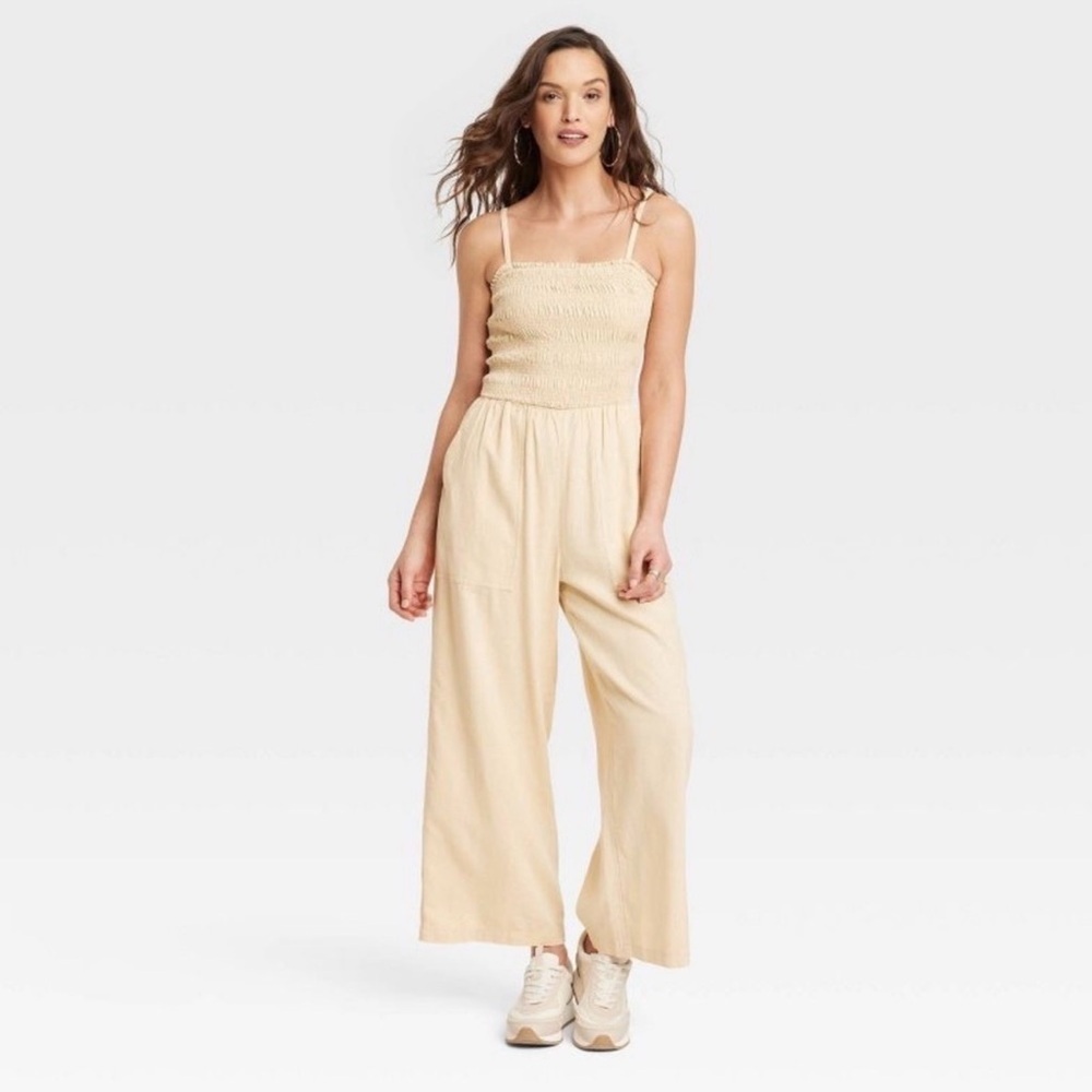 Universal Thread Wide Leg, Cropped Cream Jumpsuit with Smocking, Size Large.
